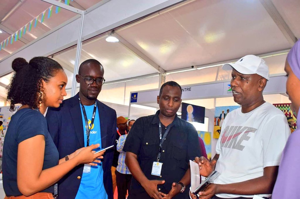 DjiboutiTechHub's tweet photo. Notre stand continue d'attirer les personnalités passionnées de #Technologie & #Digital tel que le Ministre de l'Economie & Finances @Ilyasdawaleh venu encourager les programmes & solutions du CTID, le tout 1er incubateur lancé à #Djibouti 🇩🇯️en mars 2017 #FID2018 #Tech253 https://t.co/14m7vTS8FC
