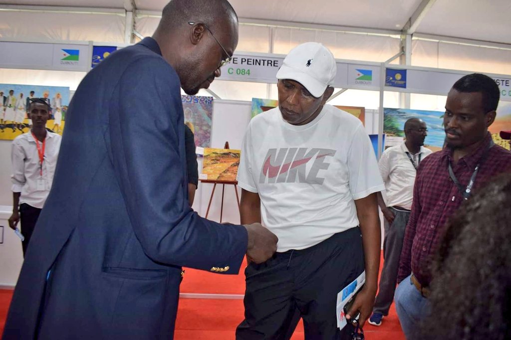 DjiboutiTechHub's tweet photo. Notre stand continue d'attirer les personnalités passionnées de #Technologie & #Digital tel que le Ministre de l'Economie & Finances @Ilyasdawaleh venu encourager les programmes & solutions du CTID, le tout 1er incubateur lancé à #Djibouti 🇩🇯️en mars 2017 #FID2018 #Tech253 https://t.co/14m7vTS8FC