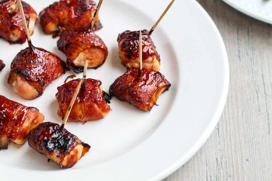 festfoods's tweet image. #BaconWrappedEverything please! 🥓 Chicken, bacon, BBQ sauce and you&apos;ll have yourself a delectable appetizer! Full instructions: festvl.com/2SXyK5S