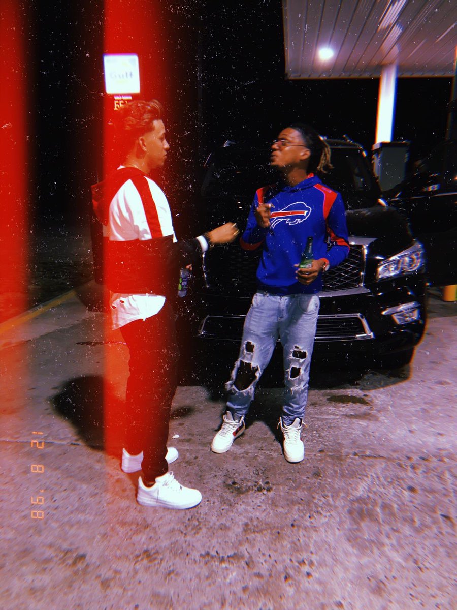 yaamil21's tweet photo. Ósea que ayer no me pude tirar una foto bien 🤦🏾‍♂️😂 pero que se joda la pasamos cb @LosAliensOffi @WizzEniel @Leriel_Frankie #ElDuoQueNoFalla https://t.co/1Ux2PGIptK