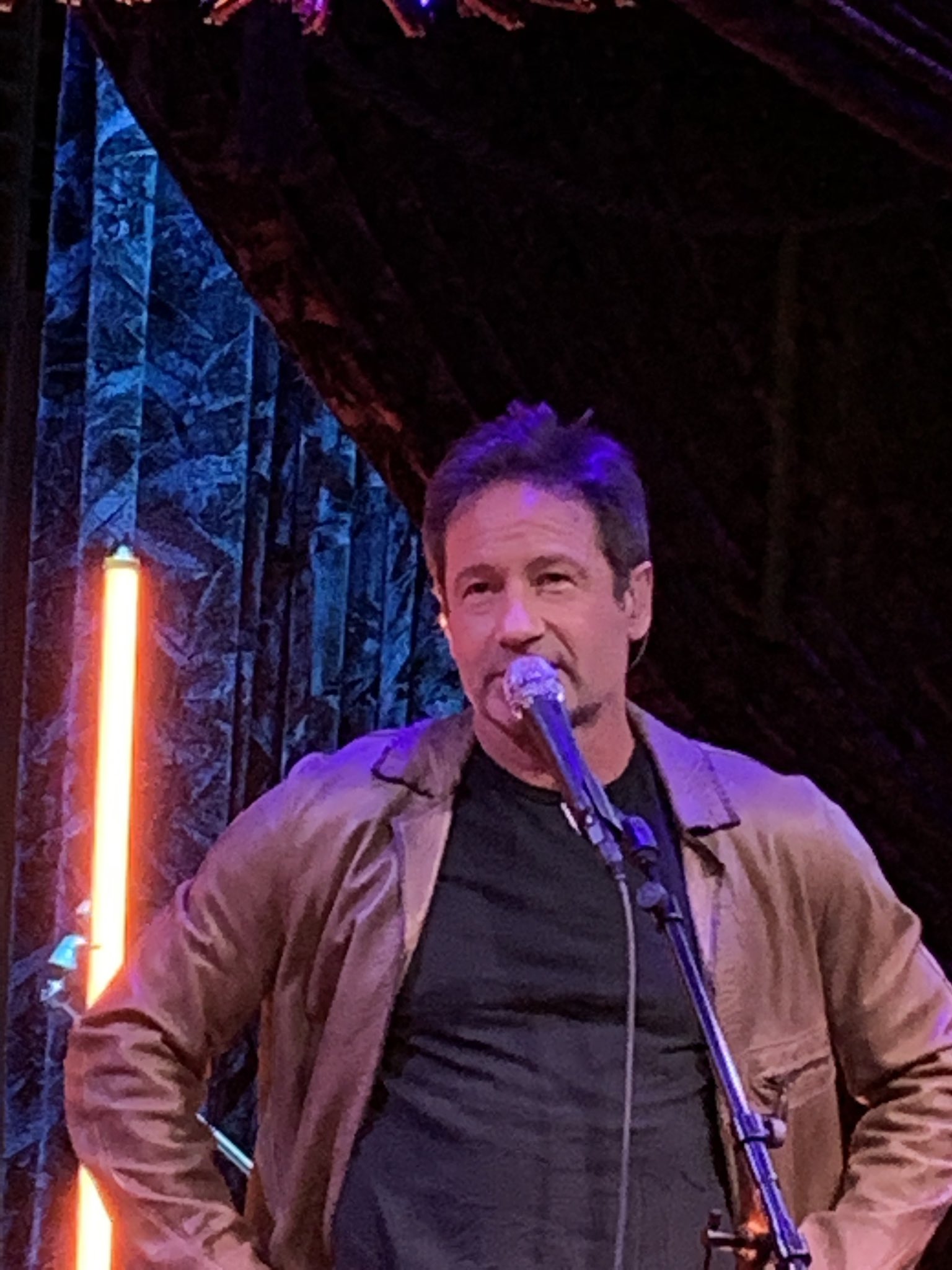 2018/12/09 - One Night with Davd Duchovny in Nashville DuAjEwmXcAAfzD0