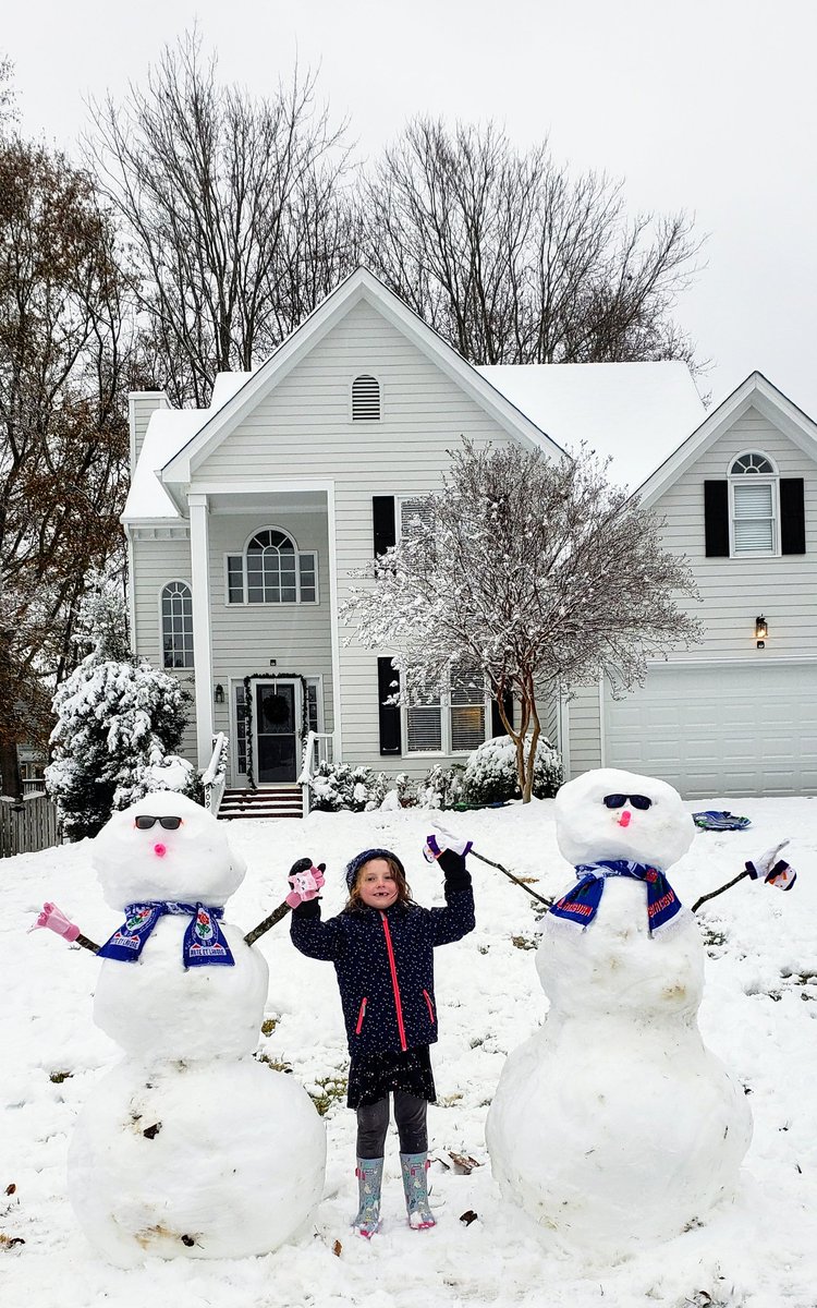 Bombardskier's tweet photo. @DerrickMEvans @SalemElementary @carrie_latham72 #SalemSnow https://t.co/ETAZ99MMAD