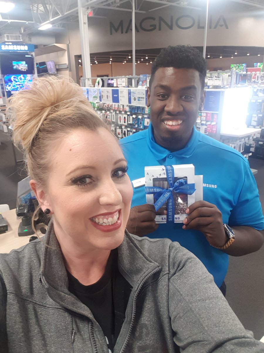 Tarareeve1984's tweet photo. Having a blast supporting our new team members #milehighteam #thebestabovetherest #giftofthegalaxy #denversouth #WinQ4 @soung_sul @jennycolorado @nickphill79 @Krivs14 @erackley18 https://t.co/bifUNgWCox