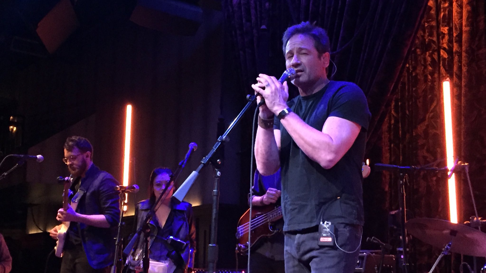 2018/12/09 - One Night with Davd Duchovny in Nashville DuAkO0vXgAA_XCW