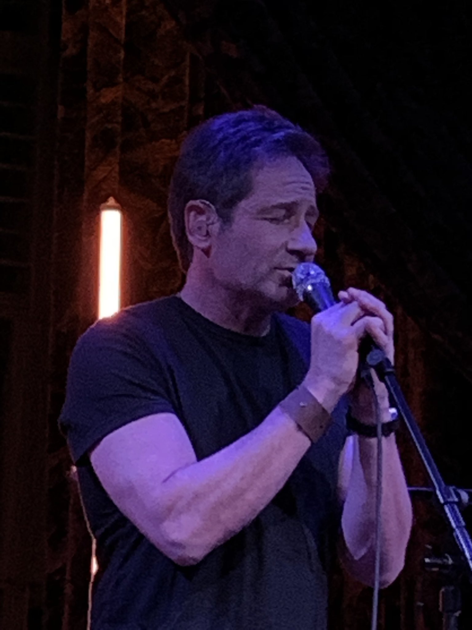 2018/12/09 - One Night with Davd Duchovny in Nashville DuAkQVXWsAAy3y-