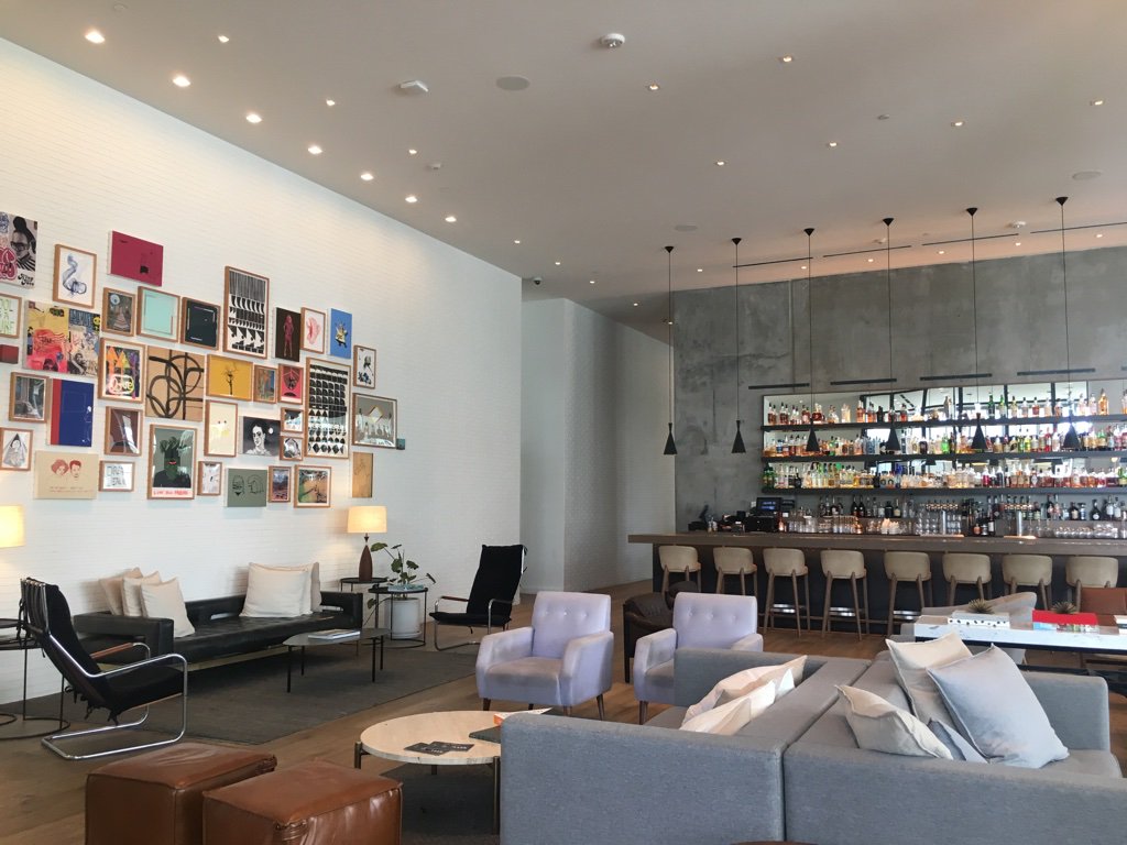 jfizzybubbly's tweet photo. #Kimpton Everly Living Room #Home #LA #stayhuman #HomeWithIHG #RewardsOffer #Ad @IHGRewardsClub https://t.co/HAud0C7gGW