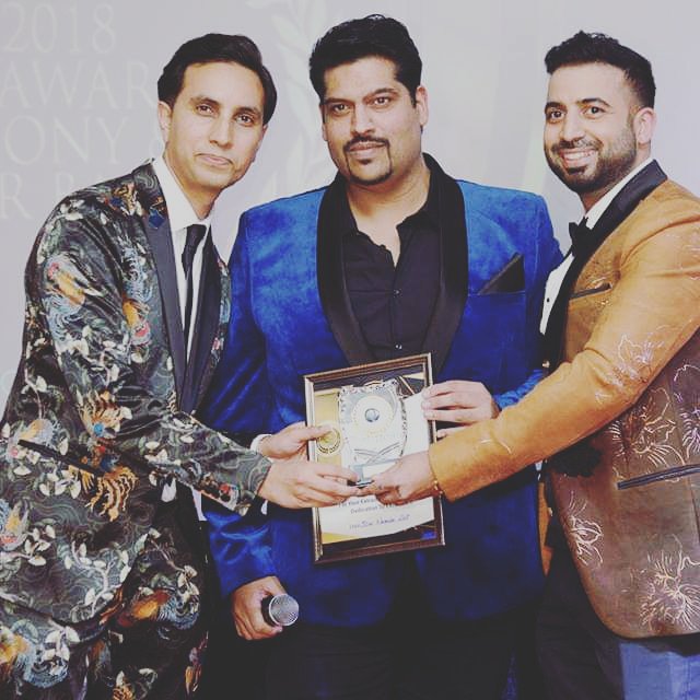 AdilHashmimusic's tweet photo. THE ORACLE BEST DUO #oracleawards thank you for the recognition and the love & support from all the lovely fans and friends :) #tseries #meradil #adilhashmisinger #sibrapper https://t.co/RcsDwolppp