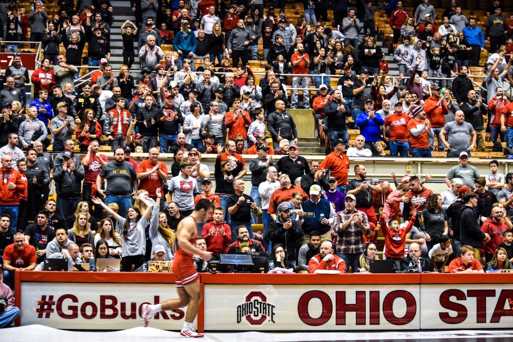 wrestlingbucks's tweet photo. Crowd erupts after the Smith top-10 triumph! https://t.co/8wpWNVAmlQ