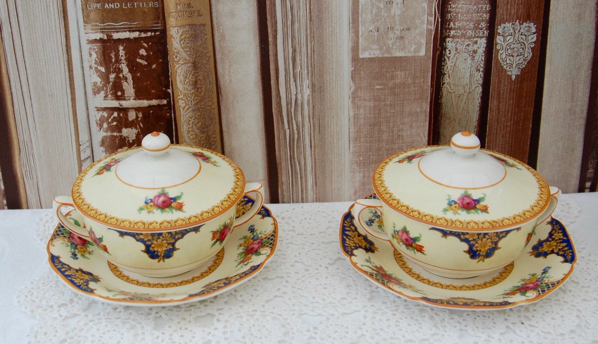 macisgerda's tweet image. Excited to share this item from my #etsy shop: 2 Crown Ducal, Westminster soup consomme bowls with lid. 1930s floral Bone china Active etsy.me/2UvG2yL
#6available #consomme #soupbowl #liddedsoupbowl #crownducal #christmas #dinnerparty #stunning