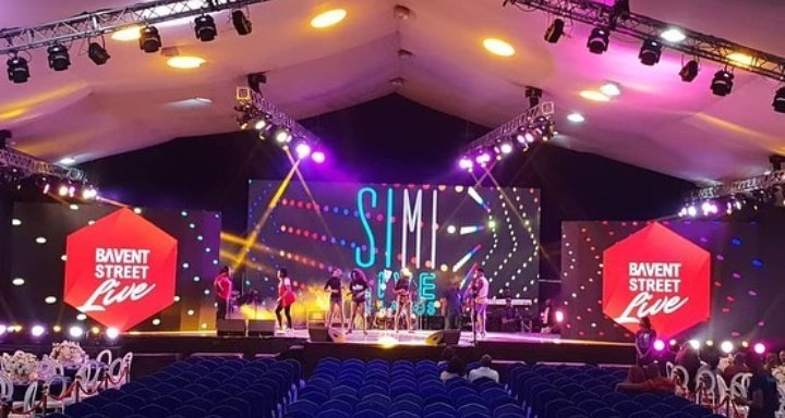 deberriewoman's tweet photo. Its happening!!! #SimiLiveInLagos 2018 Concert!! If you're not here, you're missing on the lituation! 🔥🔥🔥
Cc: @NovariaInvests @Baventlive #SimiLiveInLagos #CastrolTv #Castrolentertainment #Naijagist #Naijavirals #Simi #enews #Entertainmentnews https://t.co/bXtey6jyc1