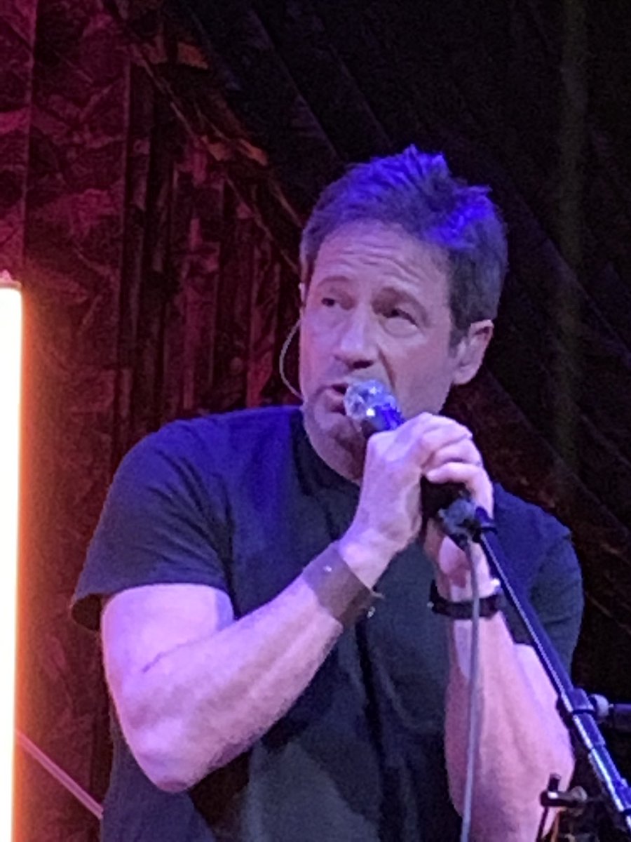 2018/12/09 - One Night with Davd Duchovny in Nashville - Page 2 DuApZaNXcAAvOrc