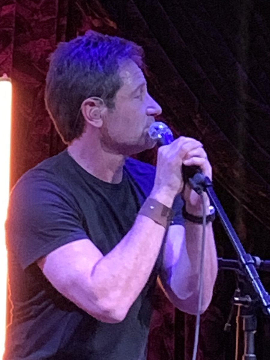 2018/12/09 - One Night with Davd Duchovny in Nashville - Page 2 DuApZaRWwAIBT3v