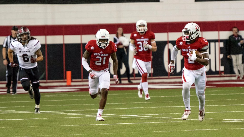 TheJenaroOcama's tweet photo. Excited to have received an offer to play division 1 football at the University of South Dakota. Thank you to @RobAurich and the rest of the staff for the opportunity.🙏 https://t.co/tkYAK6AGQs