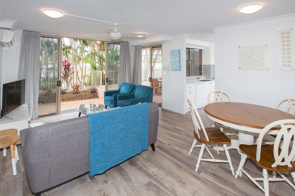 BeachsideGold's tweet photo. Need room for all the family or a group of friends? Our Spacious fully renovated 3 bedroom superior apartment, located on the ground floor - may be just what you’re looking for ... https://t.co/pFShjNn1fQ #miamibeachside #goldcoast #holidays https://t.co/nGPK6JMCYQ