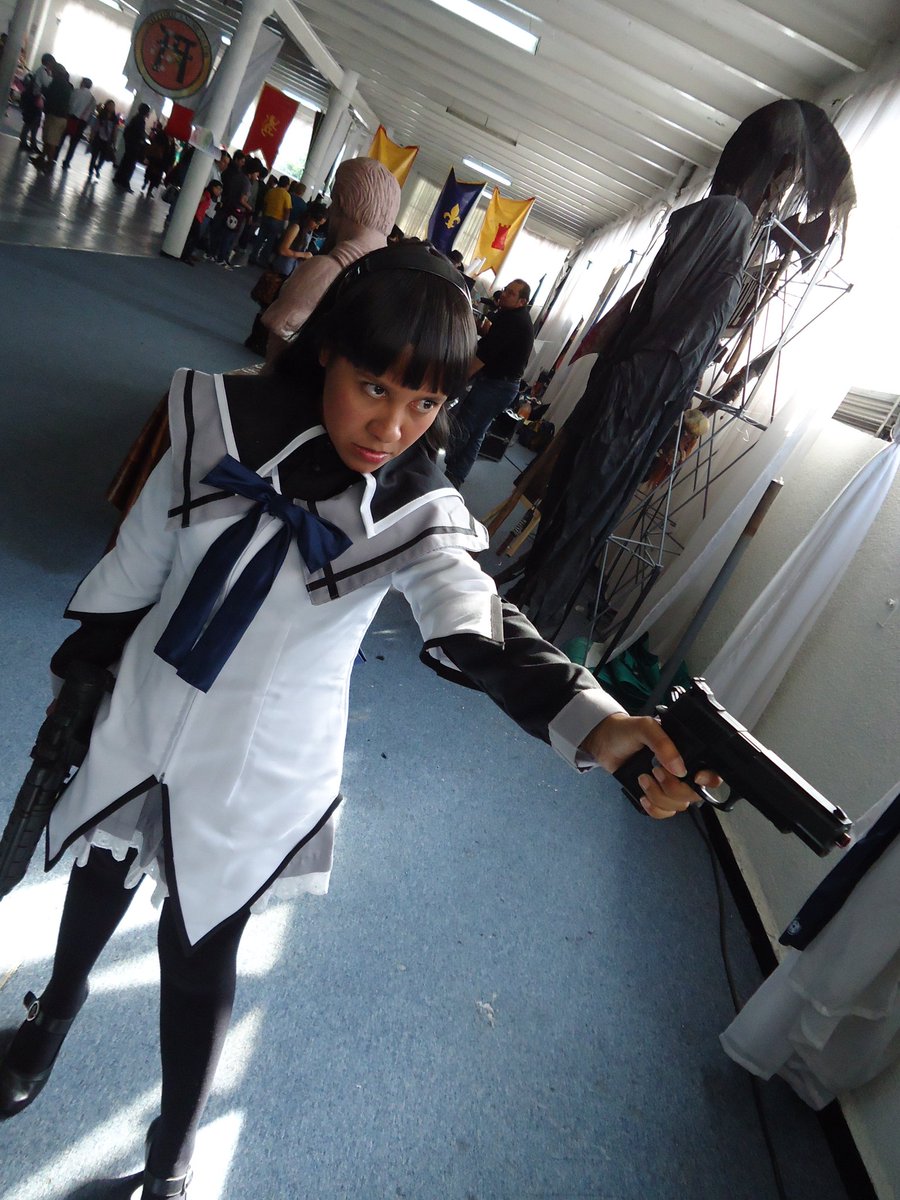 lilly__tigger's tweet photo. Armed and cute fabulous. 

😘: Homura Akemi
📺: Puella Magi Madoka Magica
📆: 2013
📷: MK
👘: @cosmakermx

#cosplay #HomuraAkemi #PuellaMagiMadokaMagika #MahouShoujoMadokaMagika #魔法少女まどかマギカ #コスプレ #魔法少女 #コスプレイヤー #mexicancosplayer #umeaoki #暁美ほむら https://t.co/3wI64x6Q5U