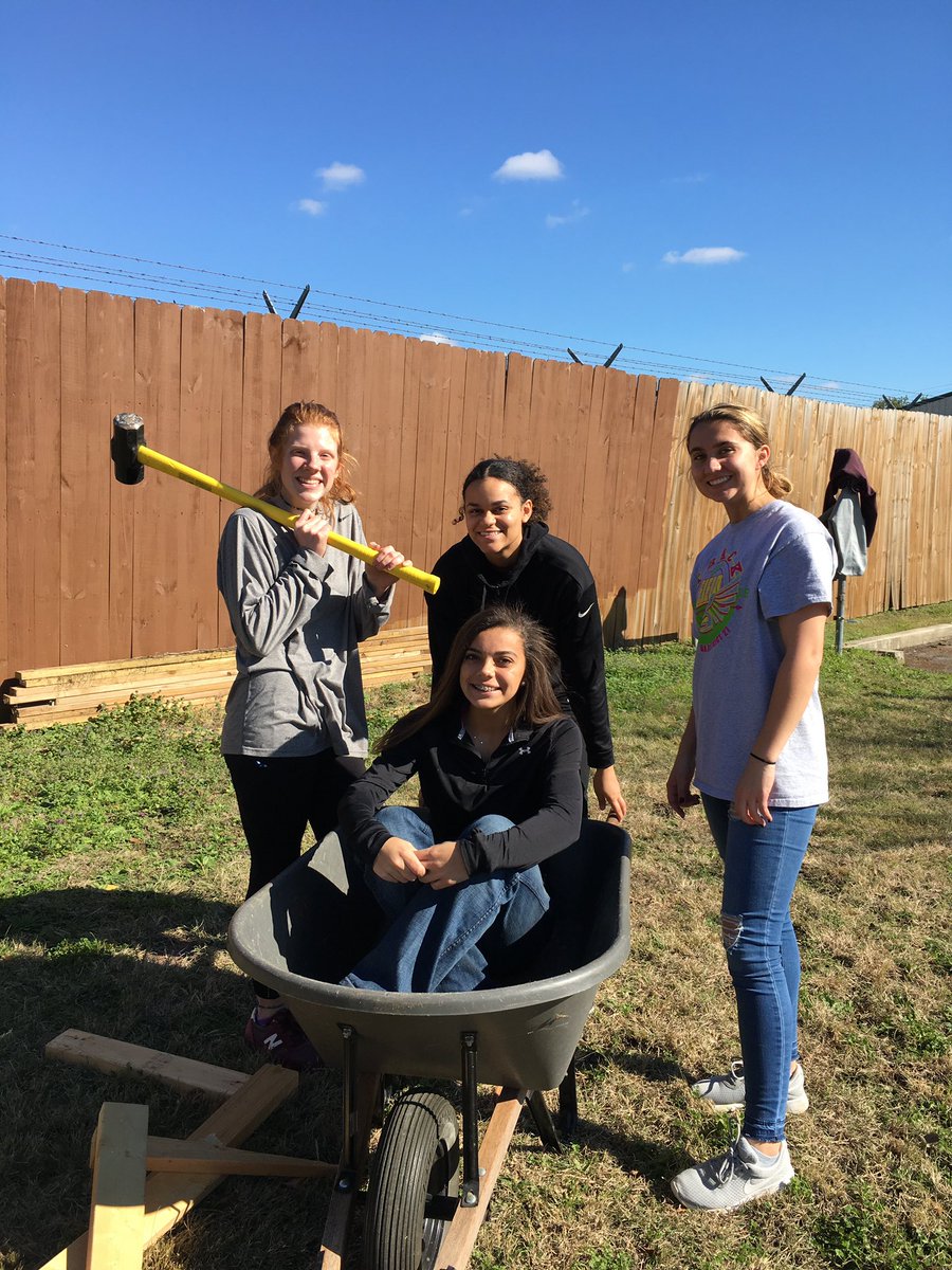 El_Blackwell's tweet photo. These volunteers gave love to the Crisis Center of Comal County by demolishing a shed and raking a ton of leaves! ❤️💪🏽🍂 You go, girls! 🛠@CanyonPrincipal #womenhelpingwomen https://t.co/ZY9WXTDthj