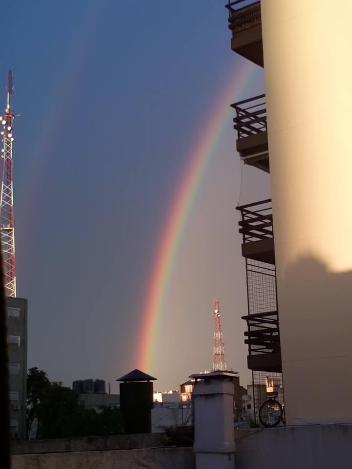 Diegosampler's tweet photo. @BarbaraLombardo Obvio, Barbarita, y por un instante fue arcoiris doble! Capaz en la foto lo notas. https://t.co/4Bvypxy0wJ