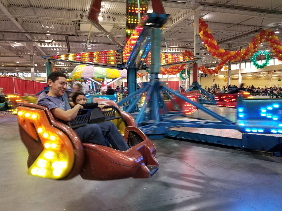 MYorke27's tweet photo. Winter Wonderland! The @carpenters27 Childrens Christmas Party held at the Better Living Centre at @ExPlaceTO with over 4,000 members and families! Great to see kids of all ages having fun! #UnionYes #SkilledTrades #NextGen #Construction #buildingtrades #UnionStrong #UnionProud https://t.co/aPo5WFoG5j