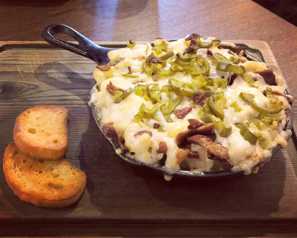ShoresIslandsOH's tweet photo. The ultimate comfort #food. @ShoreHouseTav #lakeerielove https://t.co/DpBZ3qiOU8