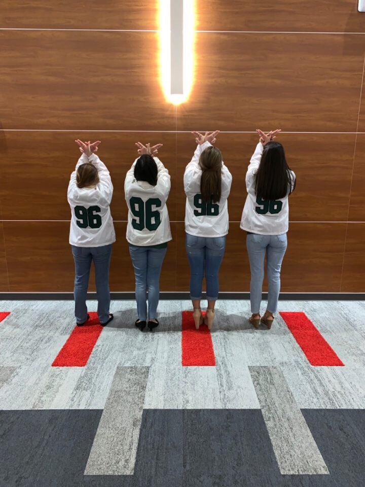uiwsdl96's tweet photo. On behalf of the UIW Graceful Colony, we would like to introduce to yall the Glamorous Gamma Line Fall 2018. 
Let us all welcome our newest sisters home! 
Veronica Venegas #13
Kristen Caballero #14
Lu Fernandez #15
Monica Alvarado #16
#GammaLine  #UIWSDL #DoveLove 
💚💙🕊⚜️ https://t.co/UuNA1hcguE