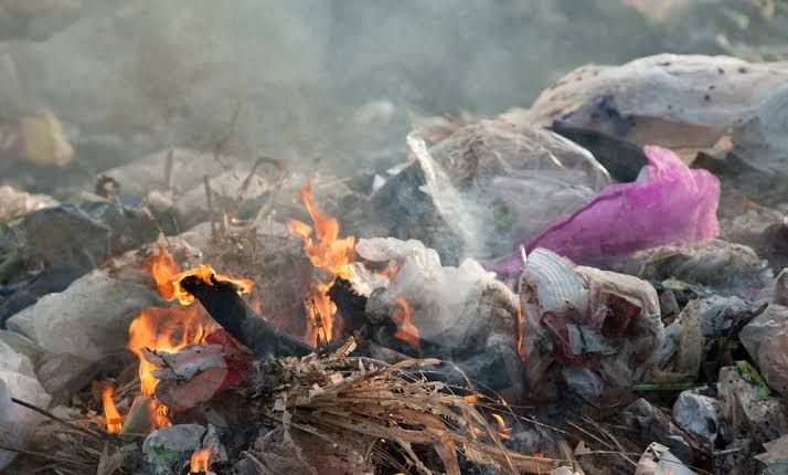 ImprintCubix's tweet photo. Incomplete combustion of PE,PP &amp; PS can release carbon monoxide &amp; noxious emissions, while PVC can produce dioxins

#airpollution #globalwarming #greenhouse #pollutant #plasticpollutes #waste #plasticwaste #harzadous #danger #oxygen #clean #environment #pollutionfree #landfills https://t.co/K5MmYdfmnZ