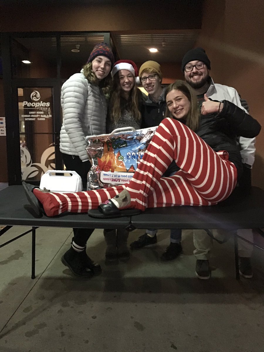 A few of our Enactus members selling grilled cheeses over the weekend. Was a great turnout, and ended up making over $100 for our organization 🍞🧀