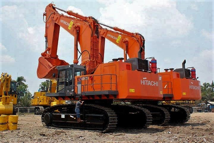 ExpertHE's tweet photo. The little guy may be in over his head!

Hitachi EX1200 excavators 

#Hitachi #EX1200 #excavators https://t.co/VWpOuUtgvF