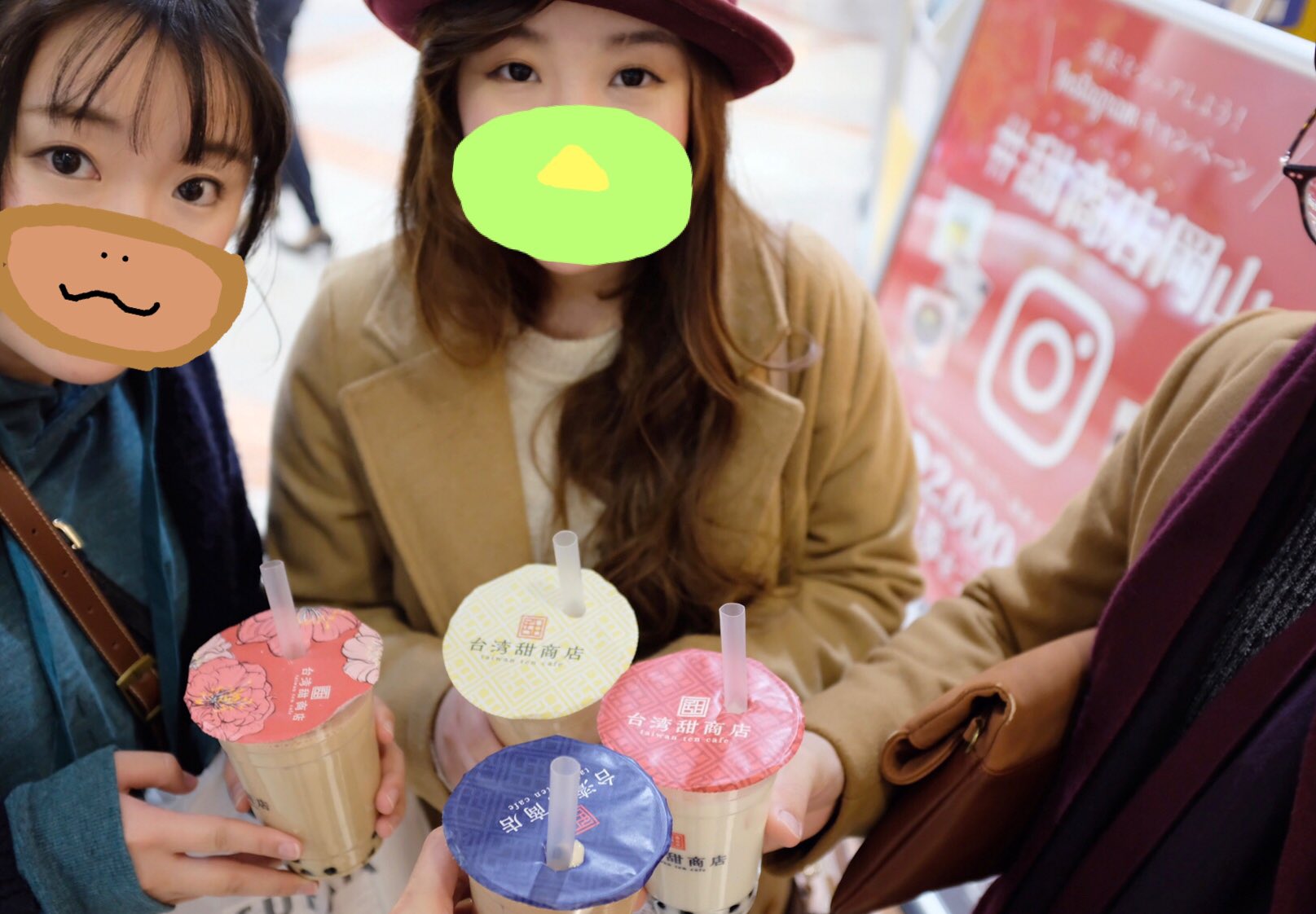 桃太郎一派 サル 昨日はサル親子とキジ夫婦でお出かけ なんかご飯屋さんのすぐそばにあったインスタ映えスポットで撮ってみた 笑 行列ができてたタピオカ屋さんでタピオカミルクティー飲んで いっぱい買い物して満足 W 帰りにきーたん