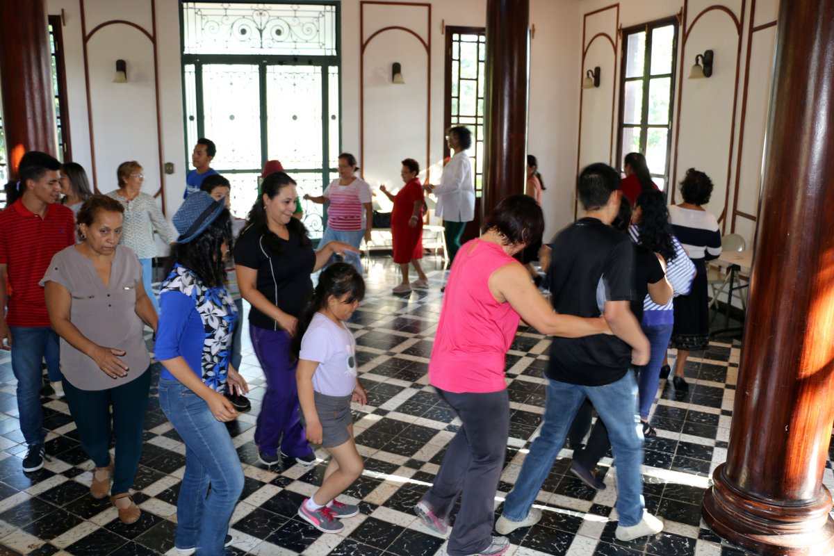 CccLegislativo's tweet photo. Esta tarde, concluyó el taller "Bailes de salón" que impartió la maestra Doris Álvarez, donde los asistentes aprendieron las técnicas básicas para bailar Bolero y Chachachá.
La actividad duró dos fines de semana y estuvo dirigido a un público de toda edad. https://t.co/0mBYJYfwPy