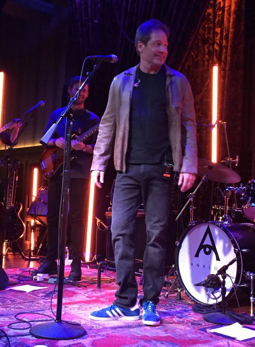 2018/12/09 - One Night with Davd Duchovny in Nashville - Page 2 DuBAf-OWoAA9lm4