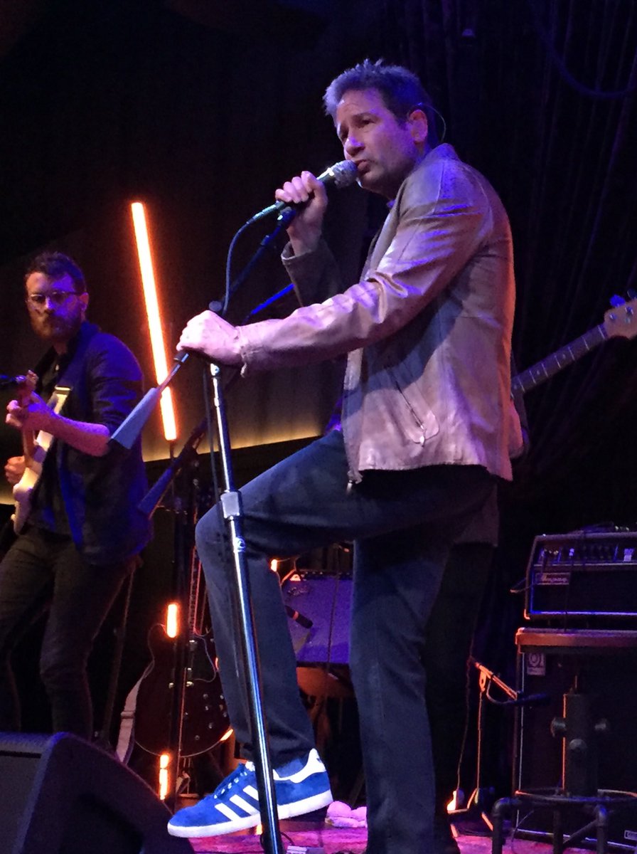 2018/12/09 - One Night with Davd Duchovny in Nashville - Page 2 DuBAf-PW4AAWgdY