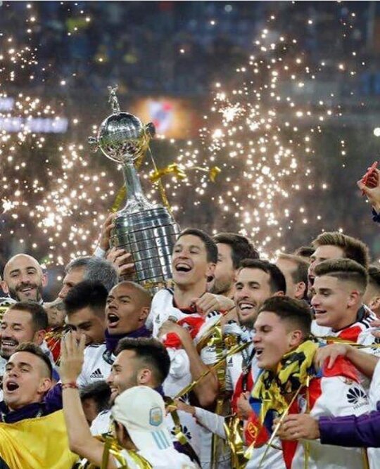 exepalacios_'s tweet photo. Campeones de América ⚪🔴⚪!!! https://t.co/TGMjhSOVO9