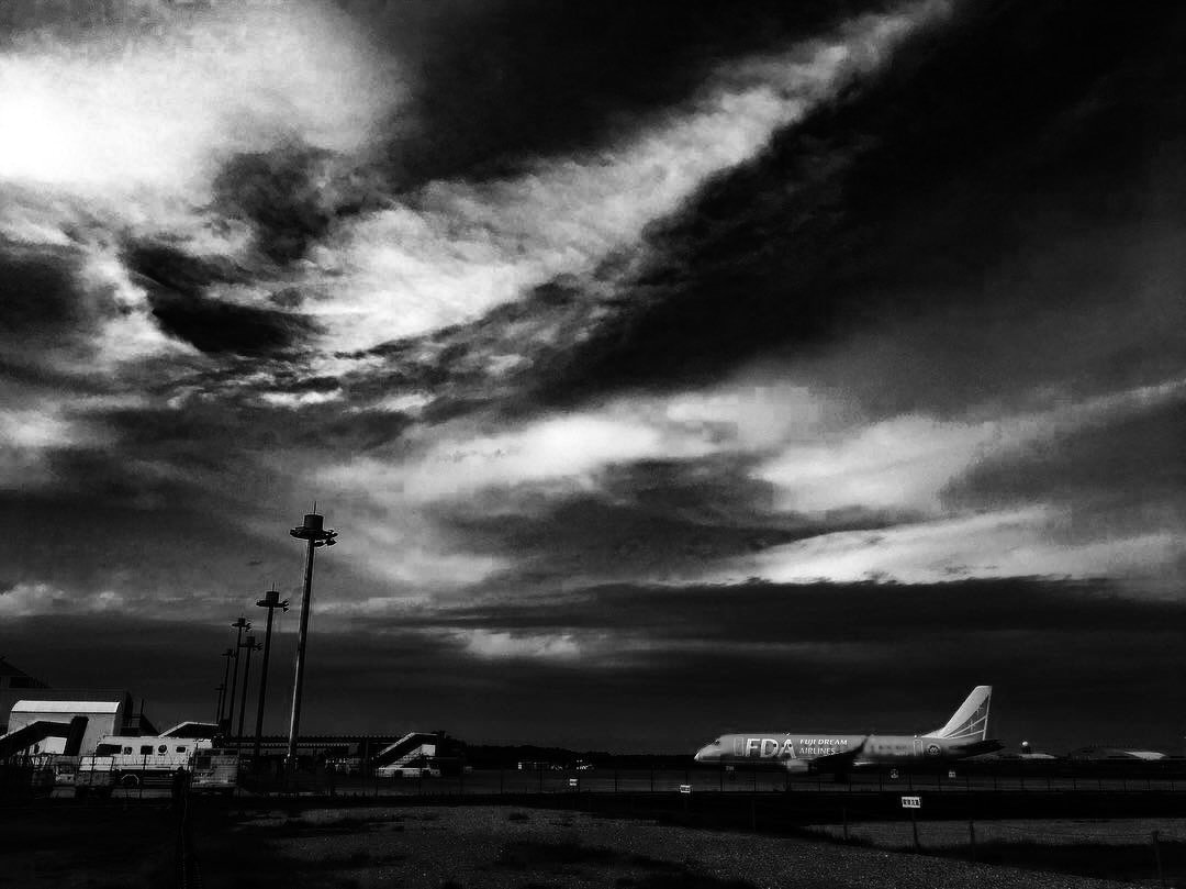 GridWhite's tweet photo. monochrome 0076

空港や港は絵になる。

#FDA
#モノクロ
#photography
#キリトリセカイ
#ファインダー越しの私の世界
#写真好きな人と繋がりたい https://t.co/b8tNCEEwP2