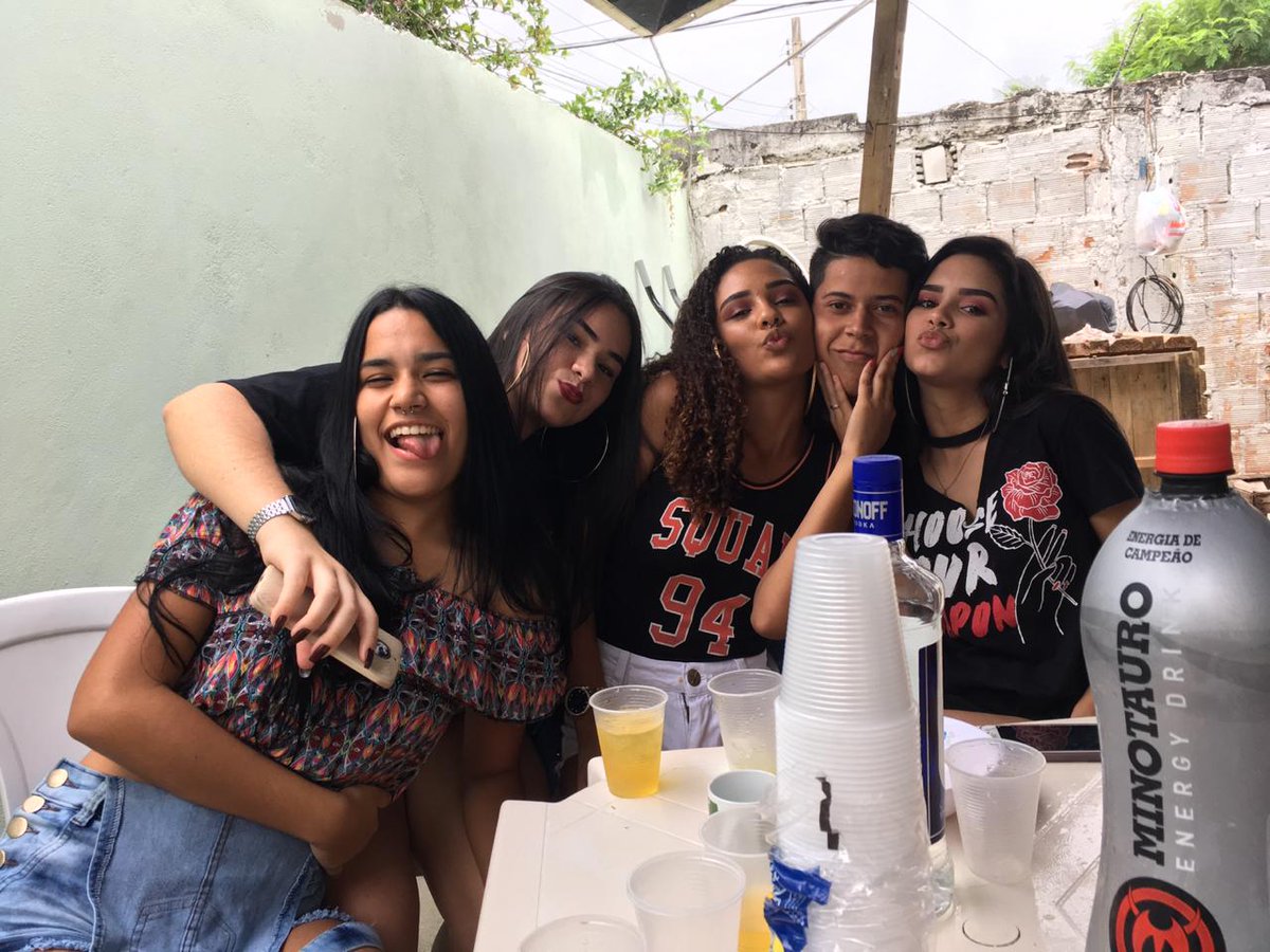 Fb_balaiada's tweet photo. eu queria agradecer aos envolvidos por me proporcionar esse dia louco e maravilhoso!! obg por tudo oq vocês fizeram por mim, amo todos vocês!❤️ https://t.co/ghfVq0vZxA