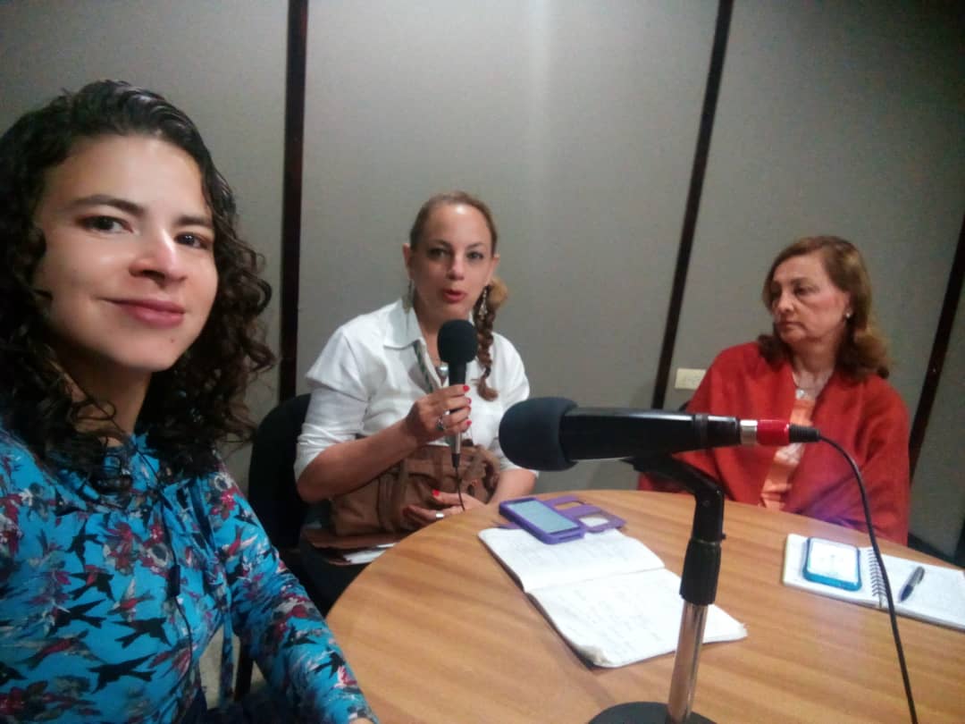 vidasaludablees's tweet photo. Directora del @hsorjuanaines Bibiana Balestrini, asistió al programa @vidasaludablees con @adrianadelvis y compartió micrófono con @yolimaarellano, activista y defensora de los DDHH. @bibybales agradeció a la empresa privada por el valioso aporte a favor del centro de salud. https://t.co/Ky6rw3cxWk