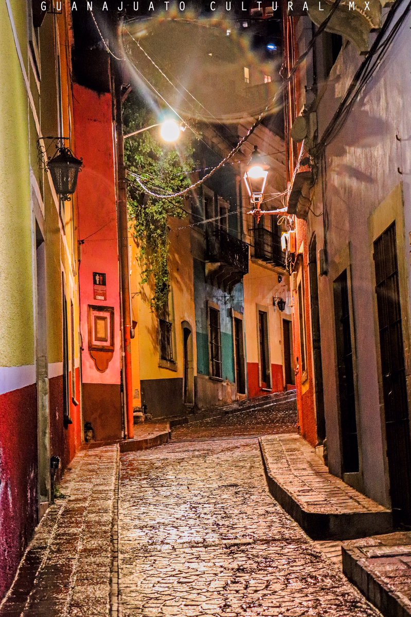 Guanajuato Cultural MX on Twitter: "Guanajuato y sus hermosos callejones.  #Guanajuato #México… "