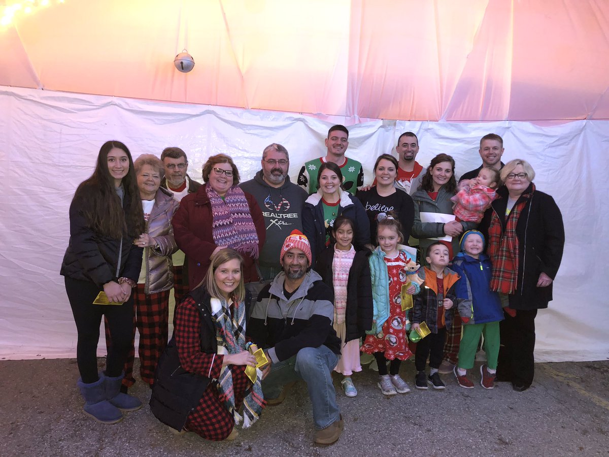 HannelAim's tweet photo. #stlpolarexpress https://t.co/1wnRABRZmu