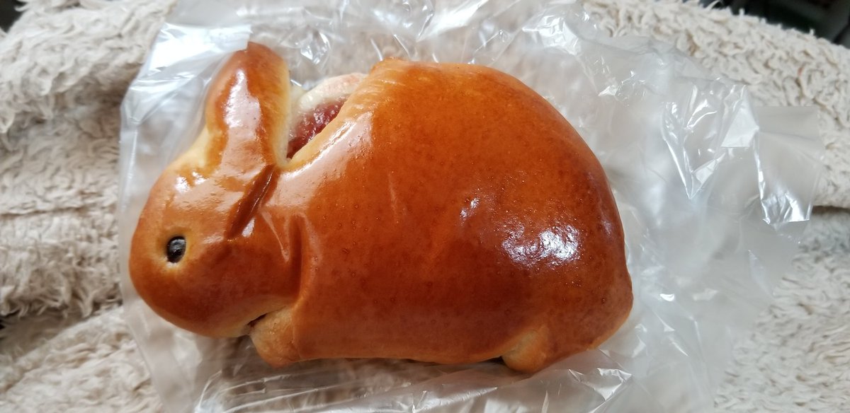 あや 家の近くのパン屋さんにあるイチゴジャムパン可愛いな 笑 パン屋 イチゴジャムパン ウサギ