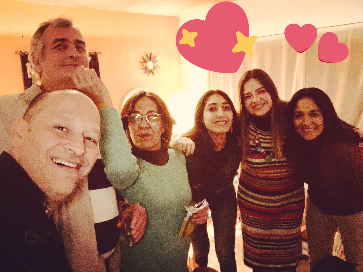 globoballoon's tweet photo. #EntreAmigos #Tarris celebrando #Cumpleaños @anahayde #AnaHaydeé ❤️ https://t.co/VCDFEijiRn
