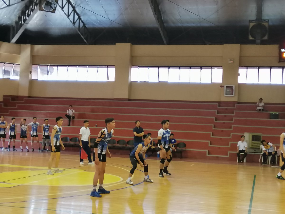 ArteCommLYE's tweet photo. NOW HAPPENING: 

Mens Volleyball Quarter Finals. 
LCCM vs TUA. 

Let's Go LCCM! Laban! 

#TatakLCCian https://t.co/xTCCqp0lm5