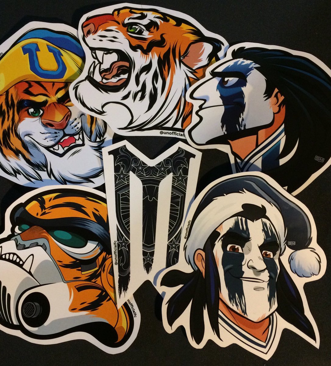 UnofficialFC's tweet photo. Habemus Stickers !!! Sigue la mata dando de @SMilustracion ahora con la primera edición de #calcas para La Mejor Afición de México, aquí sigue la fiesta ! https://t.co/q5XZLHd9dW