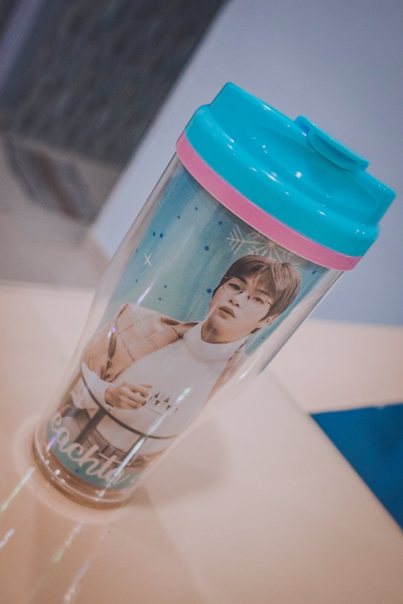 vii0ng's tweet photo. Kiyowooooo skaleee 

Sampai ketemu jam 4 yaaa #SneachtaDaniel #HappyDanielDay https://t.co/uMHtYh2td1