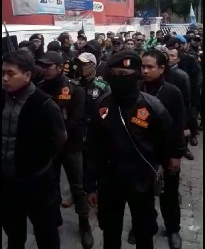 IgunWicaksono's tweet photo. Pasukan ojol #TEKAB INDONESIA mendapat pengarahan khusus, korps Abhitah Adhirajasa (Pemberani dan Tangguh) dibentuk karakternya agar jangan pernah mundur, #TEKAB militan Satu Komando, turut mengawal para pejuang ojol #GARDA INDONESIA yang perjuangkan keadilan #OjolPekerjaanMulia https://t.co/hcIRiemDuj