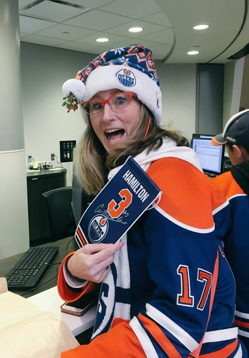 OILanatude's tweet photo. @EdmontonOilers thank you so much for getting my #AlHamilton retirement banner signed. I can’t even begin to express my gratitude. #letsgooilers #gratitudeisthebestattitude https://t.co/KG0qBxwYB2