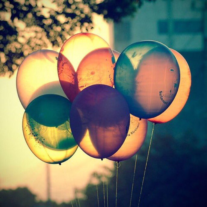 #اين_تسكن_السعاده 
تسكن فيك أنت ومنك 
فلا تربط السعادة بأشياء 
قد تزول ...