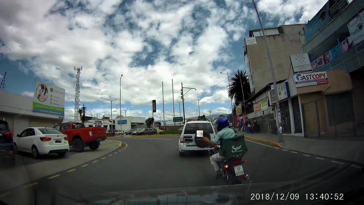 KunioWakao's tweet photo. Repartidor #pollostav malcriado:
Sale de la nada, lanza la moto y hace malas señas, un (mal) ejemplo de cómo promocionar la marca
https://t.co/QEYiEZRk2o https://t.co/wmwPPjQQqP