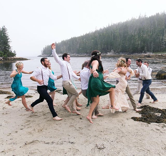 Can we get some love for the people who meet each and every day with love, laughter, and joy ?

#fpme #loveintentionally #adventurouswedding #radlovestories #thebelovedstories #heyheyhellomay #sharethelove #dirtybootsandmessyhair #adventurebride… ift.tt/2EnaVk4