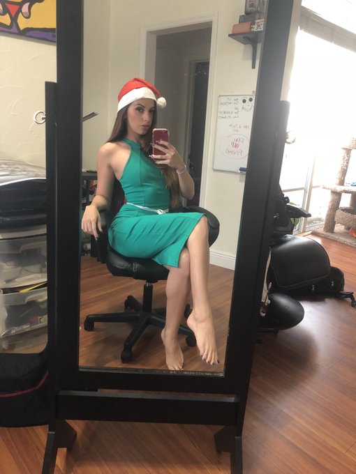 Lots of selfies while on set today shooting a custom video! Order yours next! ashlynntaylor93@gmail.com<a href="/tag/tesla"class="tags"><span>#tesla</span></a>