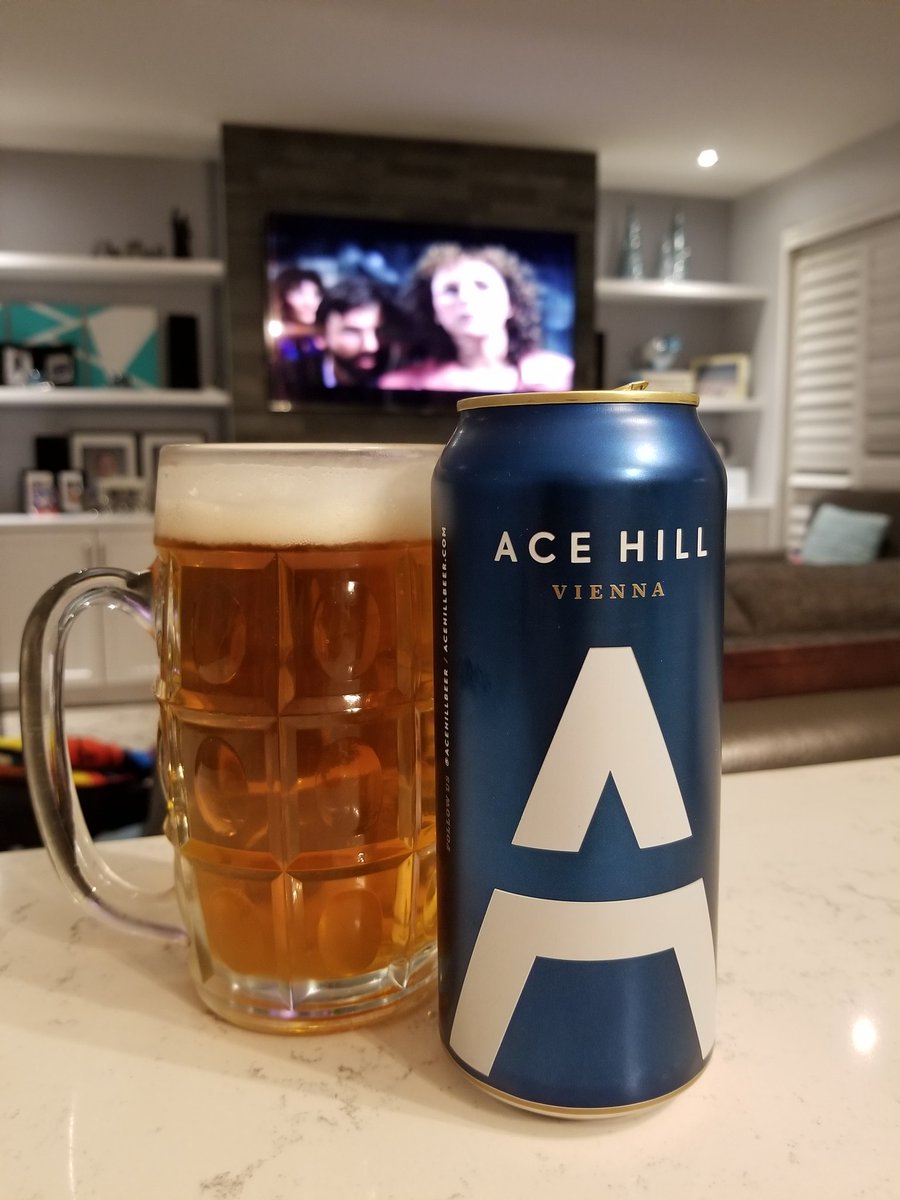 Mr_Heps's tweet photo. Wrapping up a busy weekend with a great #Toronto beer and the ultimate #holidayseason movie, #DieHard. Looking forward to a great week! @AceHillBeer @DieHard #Yennydoesnotlikethismovie #Thatisnowahashtag #Hidetheremote https://t.co/FqakW0sy3e