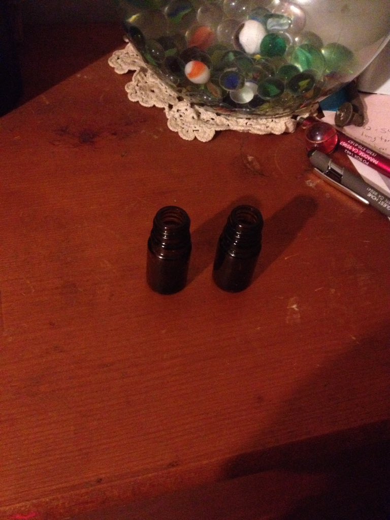 nicewalljay's tweet photo. #yleo #younglivingeo #oillife can we please offer a way to recycle these lil bottles instead of throwing away? #recycleplease https://t.co/PIwNGzAEMX